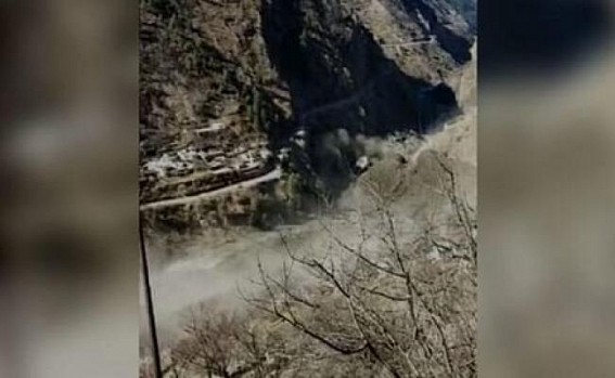 Uttarakhand flood: Seven Navy diving teams, IAF on standby Uttarakhand flood: Seven Navy diving teams, IAF on standby