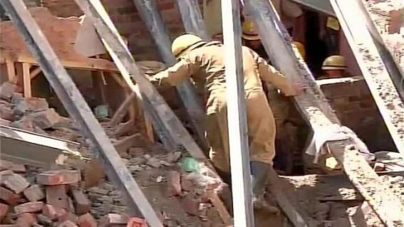 House collapse in Delhi's Sadar Bazar, 3 injured House collapse in Delhi's Sadar Bazar, 3 injured