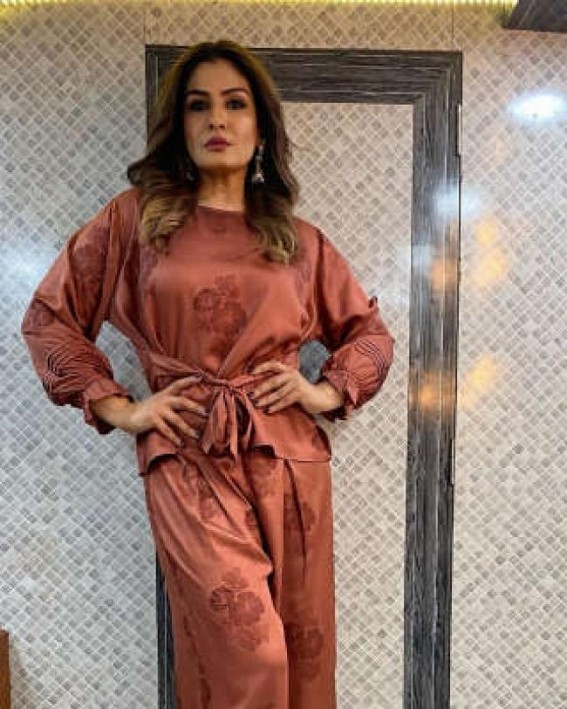 Raveena Tandon shares birthday wish for filmmaker Onir Raveena Tandon shares birthday wish for filmmaker Onir