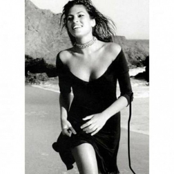 Eva Mendes thought her face looked 'weird' Eva Mendes thought her face looked 'weird'