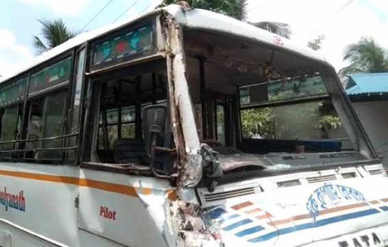 Head on collision among Bus and Truck due at Sonamura Head on collision among Bus and Truck due at Sonamura