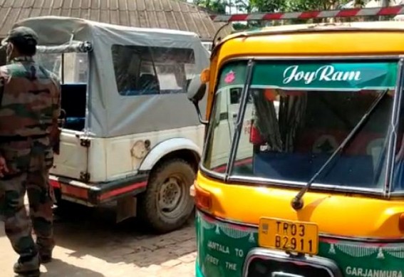 Police recovered a huge amount of liquor, contraband items from an Auto : Driver Arrested Police recovered a huge amount of liquor, contraband items from an Auto : Driver Arrested