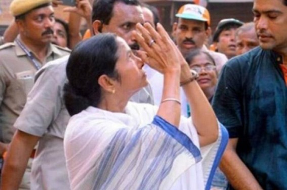 Trinamool delegation meets EC, seeks speedy bypolls in Bengal Trinamool delegation meets EC, seeks speedy bypolls in Bengal