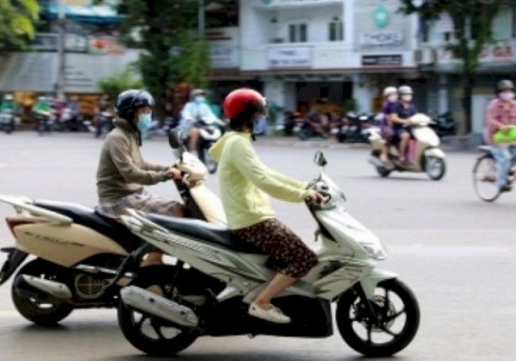 Non-essential services resume in Hanoi