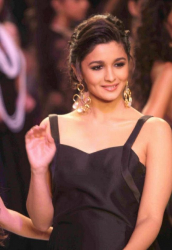 Alia Bhatt 'complains' Ram Charan and Jr NTR ignored her on sets of 'RRR' Alia Bhatt 'complains' Ram Charan and Jr NTR ignored her on sets of 'RRR'