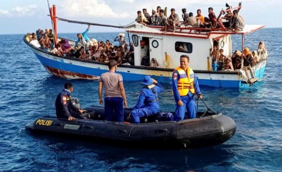 Boat carrying Rohingya refugees reaches Acrh after over 100 days Boat carrying Rohingya refugees reaches Acrh after over 100 days