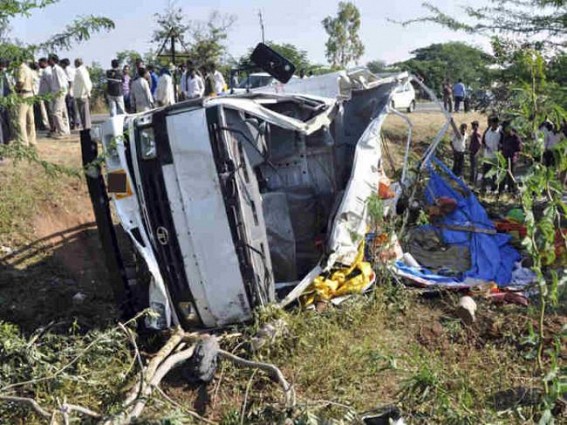16 killed in UP road accident
