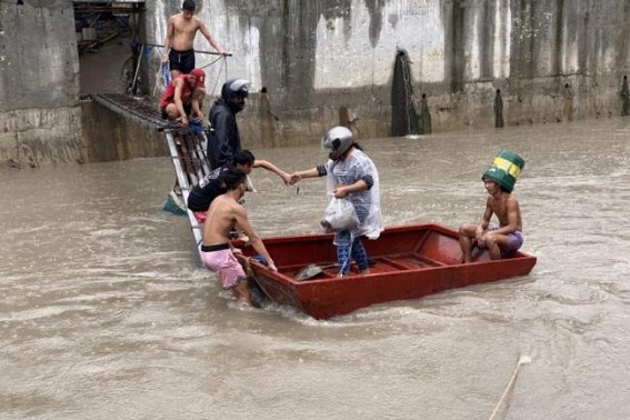 3 dead, 5 injured amid monsoon rains in Philippines 3 dead, 5 injured amid monsoon rains in Philippines