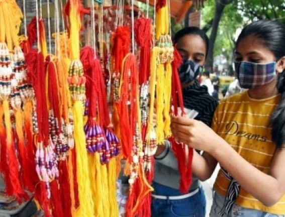 Festival helps bring cheer to markets in Taj city