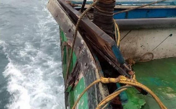 Sri Lankan Navy pelted stones at Indian fishing boats: TN officials Sri Lankan Navy pelted stones at Indian fishing boats: TN officials