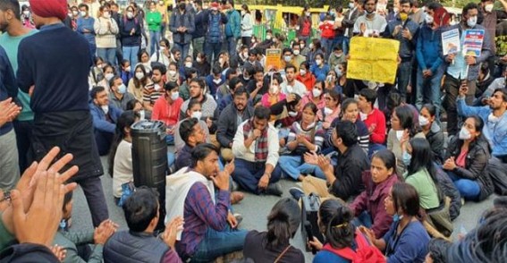 Agitating Delhi doctors to continue protest till FIRs are withdrawn Agitating Delhi doctors to continue protest till FIRs are withdrawn