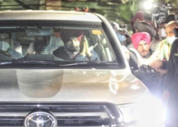 Sidhu finally meets Rahul Gandhi Sidhu finally meets Rahul Gandhi