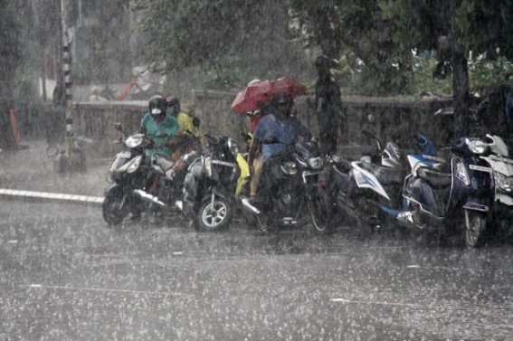 Heavy rains in Kerala, IMD issues orange alert in 9 districts Heavy rains in Kerala, IMD issues orange alert in 9 districts