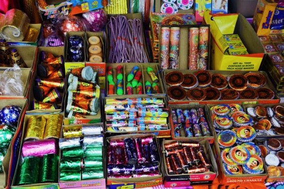 Delhi CM bans firecrackers on Diwali to fight pollution