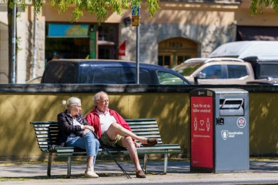 300K Swedish people suffer from impaired sense of smell due to Covid 300K Swedish people suffer from impaired sense of smell due to Covid