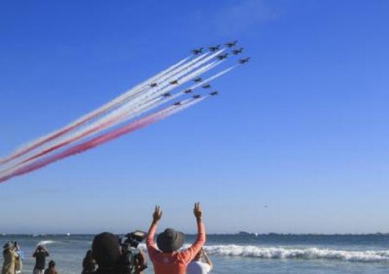 Leading airshow returns to California after a year Leading airshow returns to California after a year