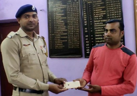 West Agartala Police recovers a stolen mobile phone West Agartala Police recovers a stolen mobile phone