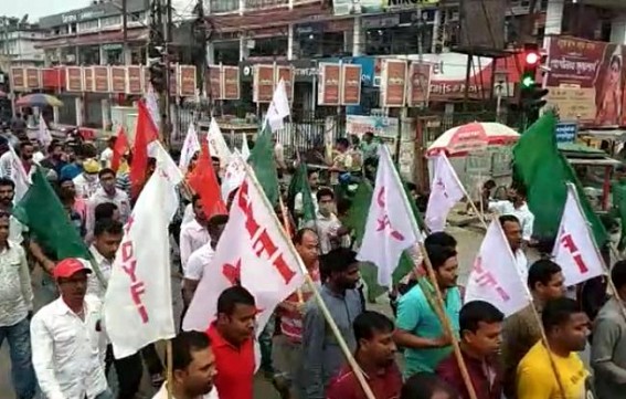 DYFI, TYF protested against Outsourcing Job Recruitment Decision of State BJP Govt DYFI, TYF protested against Outsourcing Job Recruitment Decision of State BJP Govt