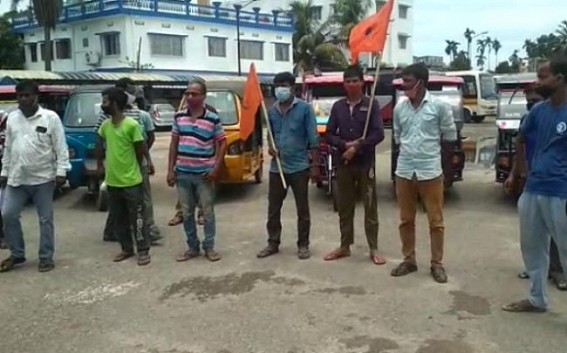 Covid-19 : Tripura E-Rickshaw workers protested as No Response from State Govt to their pleas