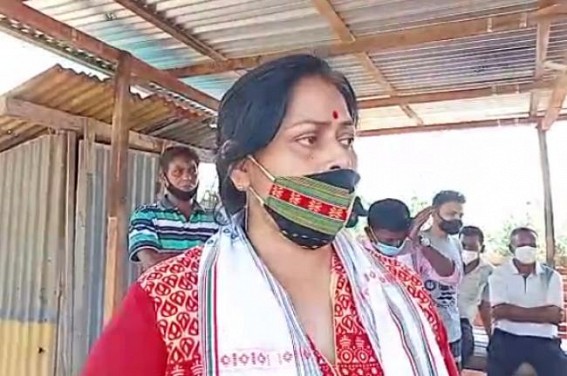 Domestic Violence on a housewife: Women Commission Chairperson, Barnali Goswami met with the victim housewife Domestic Violence on a housewife: Women Commission Chairperson, Barnali Goswami met with the victim housewife