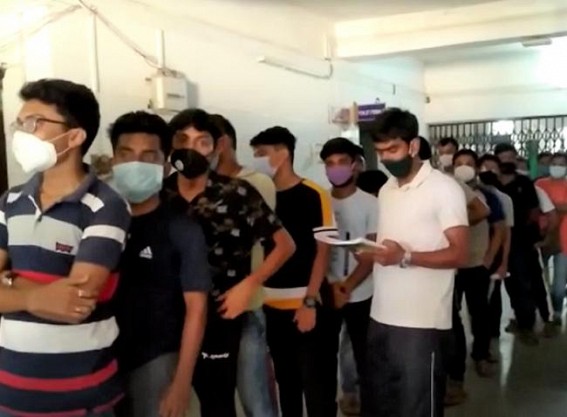 Overflowing crowd witnessed at Bishalgarh Sub-divisional hospital amid the alarming rate of Coronavirus infection Overflowing crowd witnessed at Bishalgarh Sub-divisional hospital amid the alarming rate of Coronavirus infection