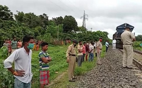 Unknown woman's dead-body was found at Pratapgarh Rail Line area