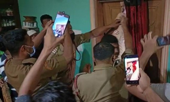 Housewife's hanging body found in her home at Ramnagar Housewife's hanging body found in her home at Ramnagar