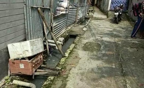 AMC ‘not’ cleaning drains in narrow lanes of Agartala, locals resented ahead of Durga puja