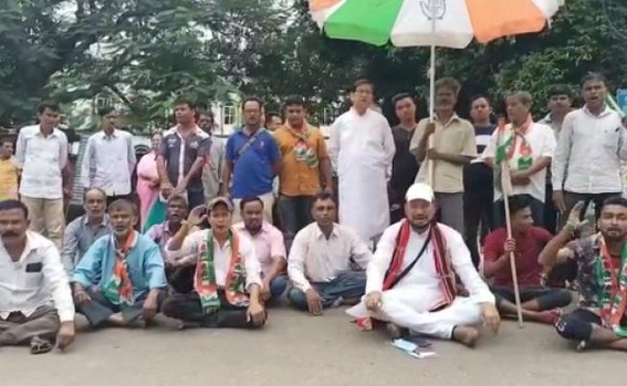 Tripura Pre-Poll Violence : Congress gheraos Kailashahar PS
