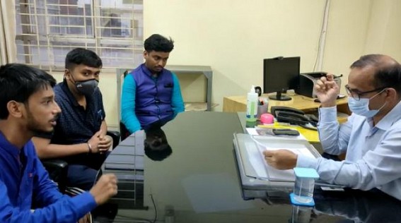 NSUI placed memorandum to the Education Director seeking exams on 40 marks instead of 80 NSUI placed memorandum to the Education Director seeking exams on 40 marks instead of 80