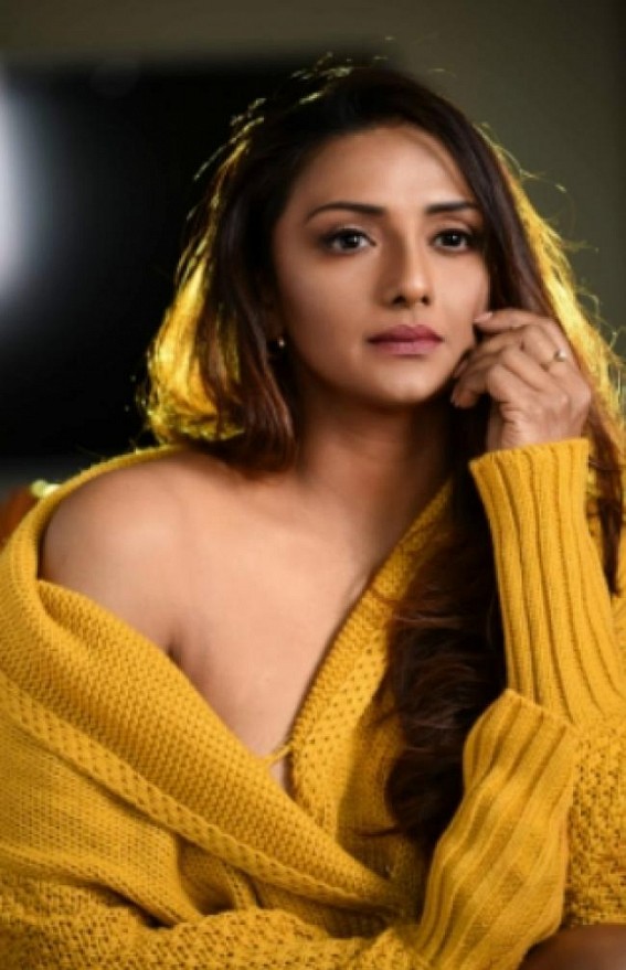Shanthipriya makes digital debut opposite Suniel Shetty in 'Dharavi Bank' Shanthipriya makes digital debut opposite Suniel Shetty in 'Dharavi Bank'