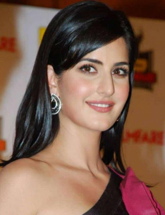 Katrina Kaif's mom leaves home in Vicky Kaushal's Merc Katrina Kaif's mom leaves home in Vicky Kaushal's Merc