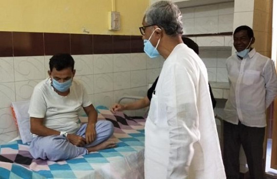 Opposition Leader Manik Sarkar met Injured Dy Opposition Leader Badal Choudhury at GB hospital 