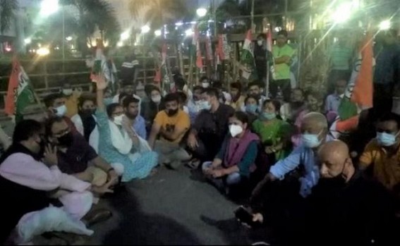Trinamool Congress sits in agitation infront of Rabindranath Bhavan, Says, 'Rally will be held infront of Rabindra Bhavan only' Trinamool Congress sits in agitation infront of Rabindranath Bhavan, Says, 'Rally will be held infront of Rabindra Bhavan only'