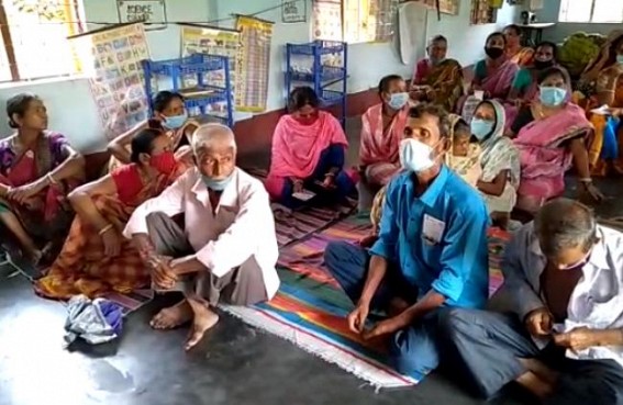 Lack of awareness : No Proper Social Distance maintained among COVID-19 Vaccine recipients in Udaipur's Khilpara Lack of awareness : No Proper Social Distance maintained among COVID-19 Vaccine recipients in Udaipur's Khilpara