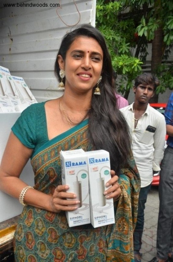 Actress Kasthuri praises TN CM Stalin for flood relief Actress Kasthuri praises TN CM Stalin for flood relief