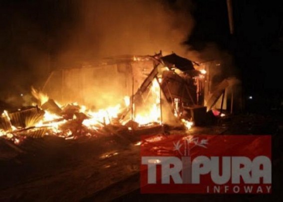 Massive fire broke out in a sweet factory in Belonia Massive fire broke out in a sweet factory in Belonia