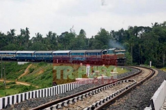 Youth Died under Train at Icha Bazar