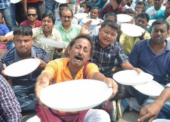 Recruitment in Group C, Group D Posts Was Not BJP's Promise to 10323 Teachers : Continuation of Jobs in Teaching Posts was Promised to the Teachers : 99 Teachers Died, No Solution Yet Recruitment in Group C, Group D Posts Was Not BJP's Promise to 10323 Teachers : Continuation of Jobs in Teaching Posts was Promised to the Teachers : 99 Teachers Died, No Solution Yet