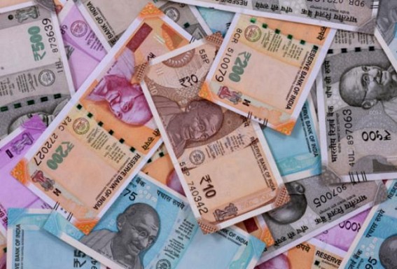 Omicron Blow: Rupee expected to weaken on inflation, infection woes