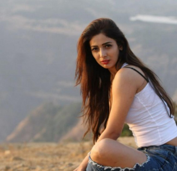 Heena Panchal grooves to 'Touch Ka Phone' on music video Heena Panchal grooves to 'Touch Ka Phone' on music video
