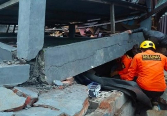 Strone quake in Indonesia injures 2, causes massive damages