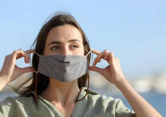 Cloth masks are useless, say US health experts
