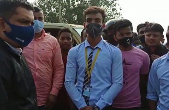 Students blocked NH8 over Transfer of Principal