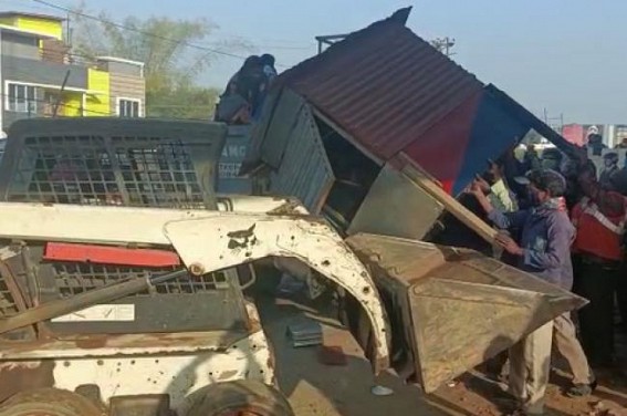 Agartala Livelihood Crisis: Carts, Stalls of Poor Vendors were Damaged, Robbed by AMC across Battala-Nagerjala area