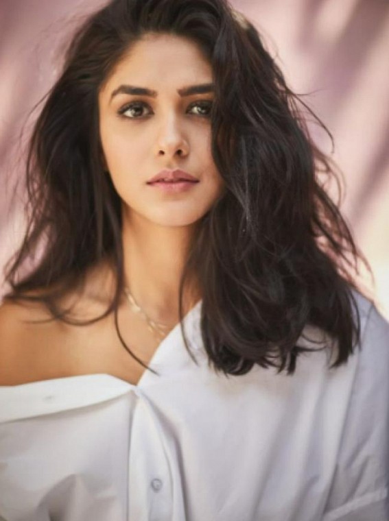 Mrunal Thakur shoots for Telugu debut 'Lieutenant Ram' starring Dulquer Salmaan Mrunal Thakur shoots for Telugu debut 'Lieutenant Ram' starring Dulquer Salmaan