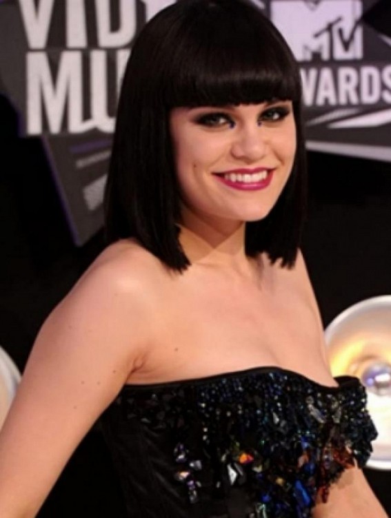Jessie J cried after suffering morning sickness