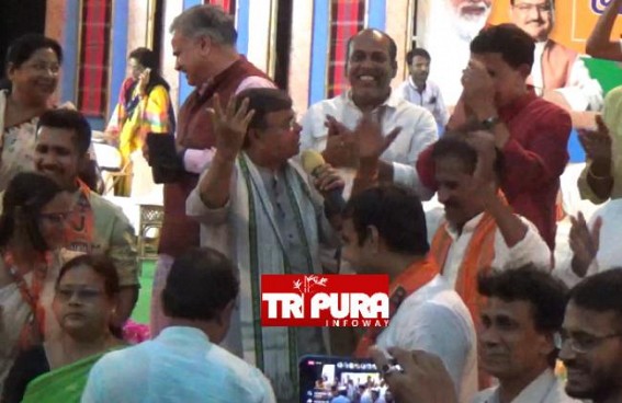 Trolled ! Netizens Called Ratan Lal Nath ‘Mad’ for his Dance Performance in CM Candidate’s Campaigning