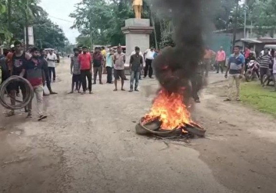 BJP protested against Own Govt in Kaishahal against Flood Problems