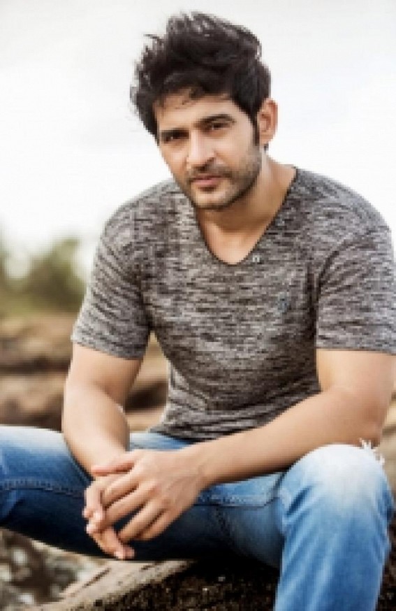 Hiten Tejwani chuffed to play a character he's never done before in 'Ishqiyoun' Hiten Tejwani chuffed to play a character he's never done before in 'Ishqiyoun'